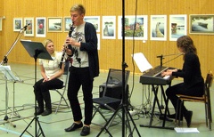 Sofia Olsson, David Timonen och Ulrika Forsberg underhöll med fint framförd sång och musik.