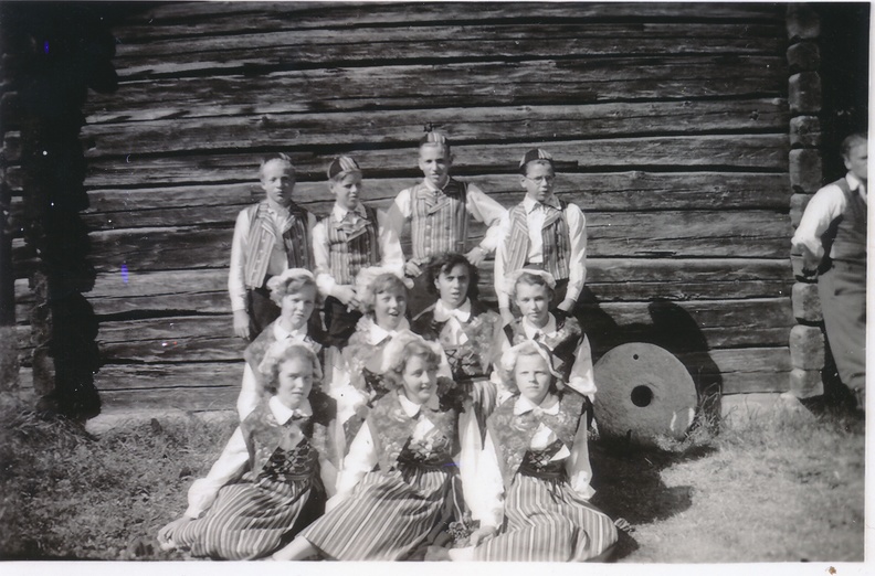 15_Saxda Barn_dansl Leksand 1949.jpg