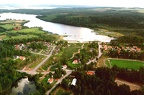 Flygbild över centrala byn och Saxen.