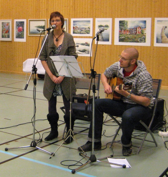 Emma Broberg & Fredrik Bromé spelar och sjunger