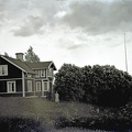 Foto Nr:4, F.d Emil Helsing, i dag Malbacksvägen 27. Till höger i bilden syns "kugatu"